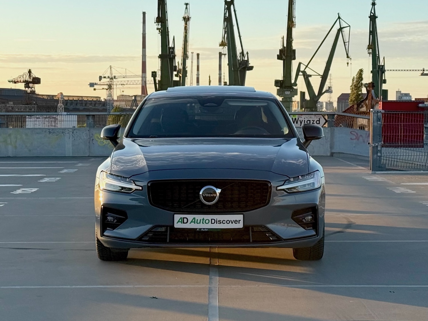 Volvo S60 Core B5 Dark Theme (III)