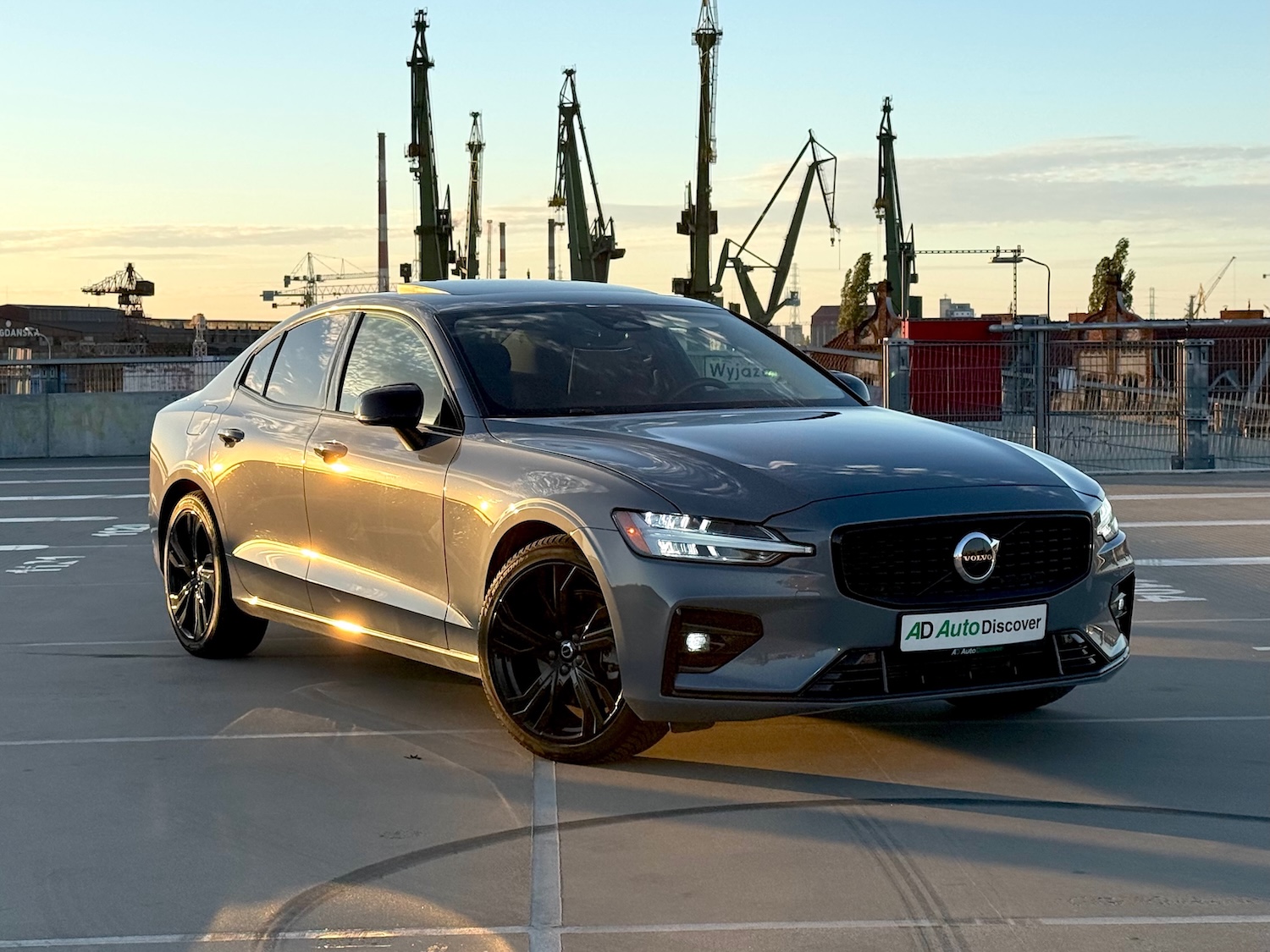 Volvo S60 Core B5 Dark Theme (III)