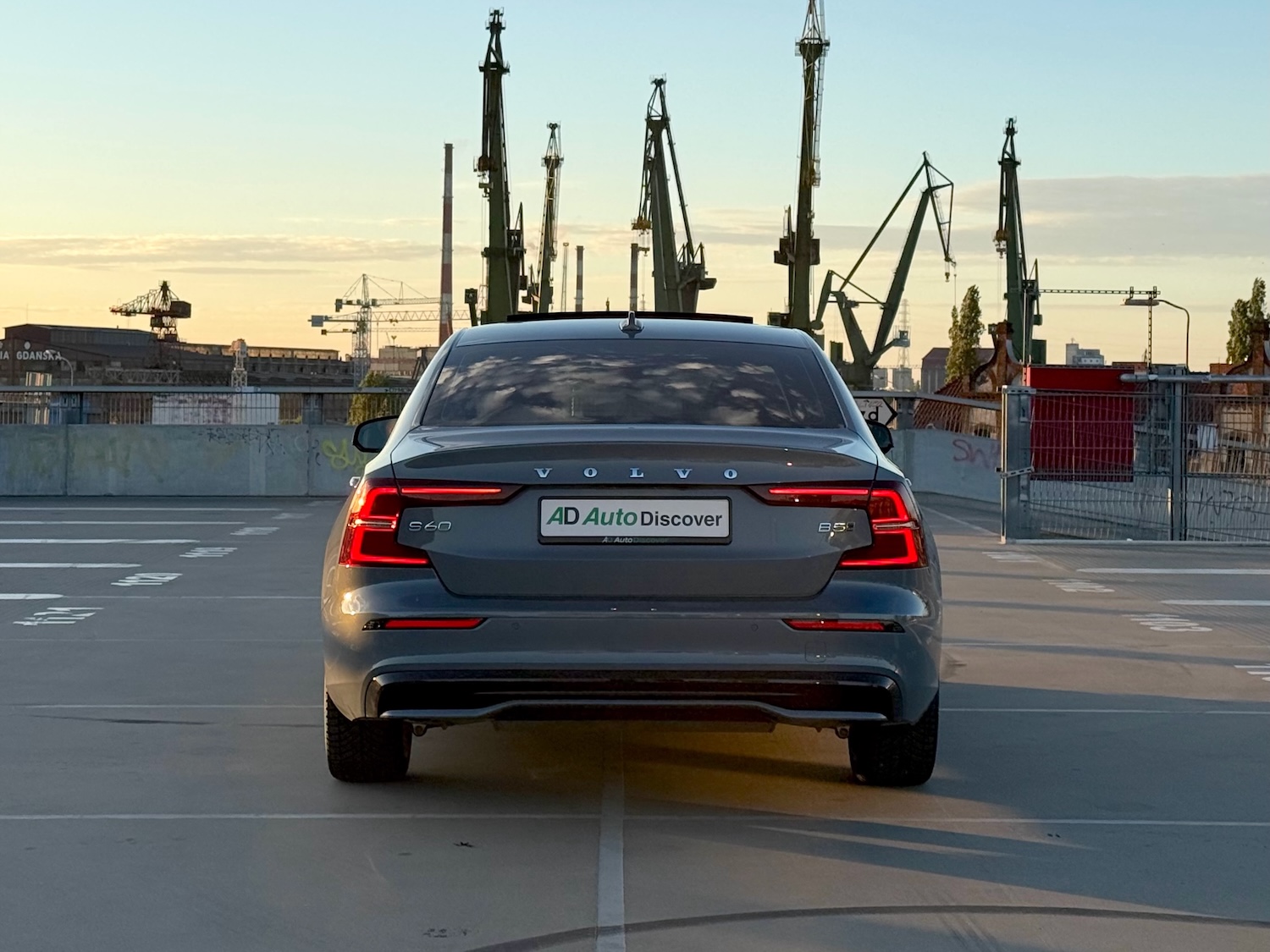 Volvo S60 Core B5 Dark Theme (III)