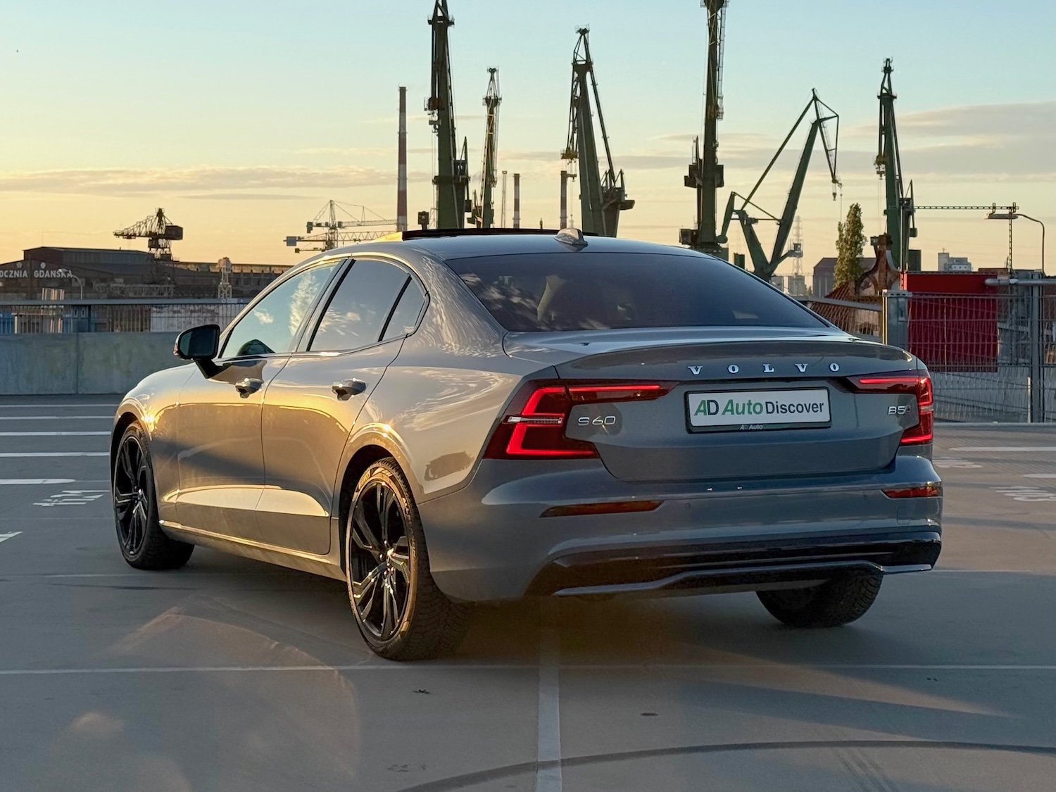 Volvo S60 Core B5 Dark Theme (III)