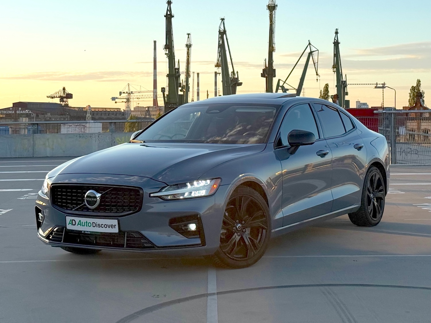 Volvo S60 Core B5 Dark Theme (III)