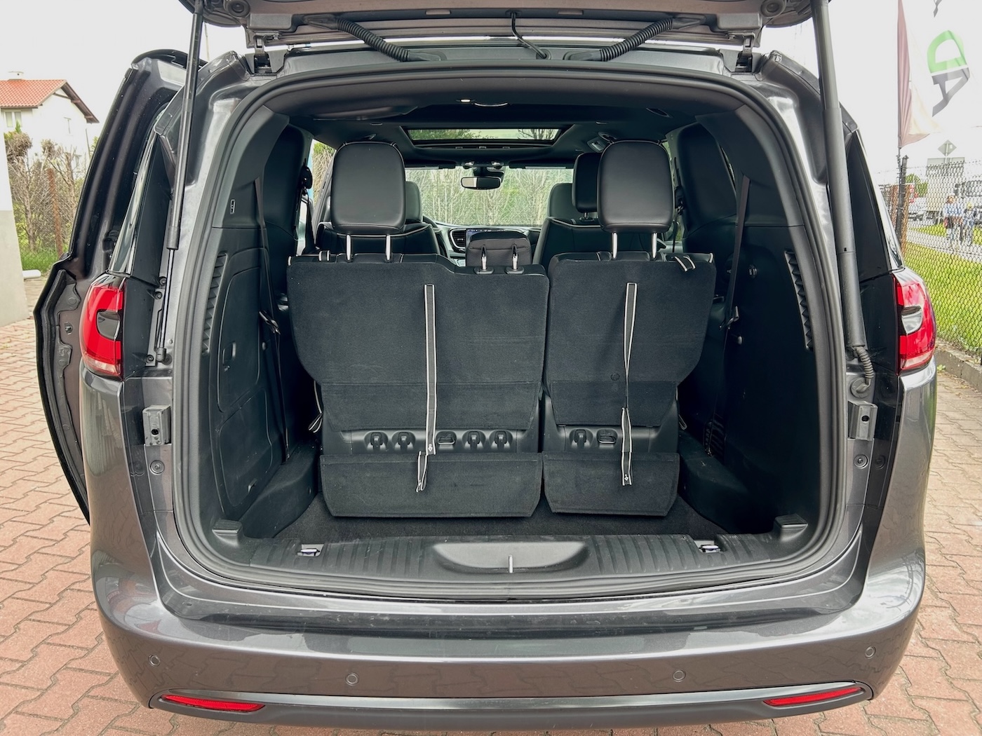 Chrysler Pacifica Plug-In EHybrid Limited S Appearance