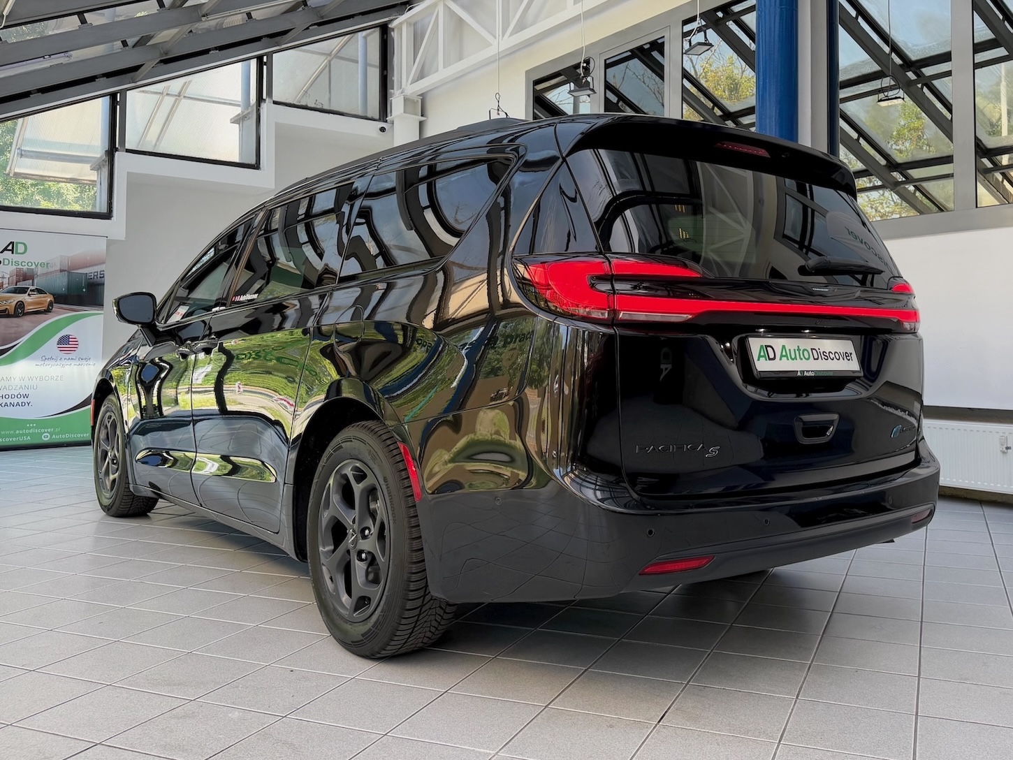 Chrysler Pacifica Plug-In EHybrid Limited S Appearance