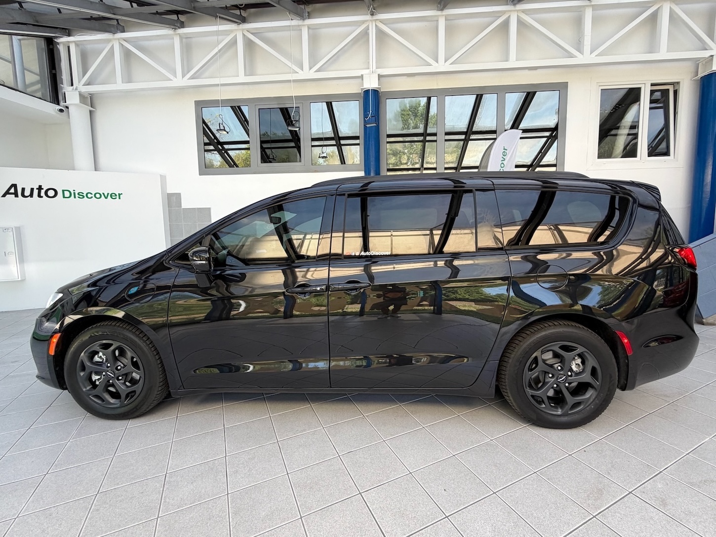 Chrysler Pacifica Plug-In EHybrid Limited S Appearance