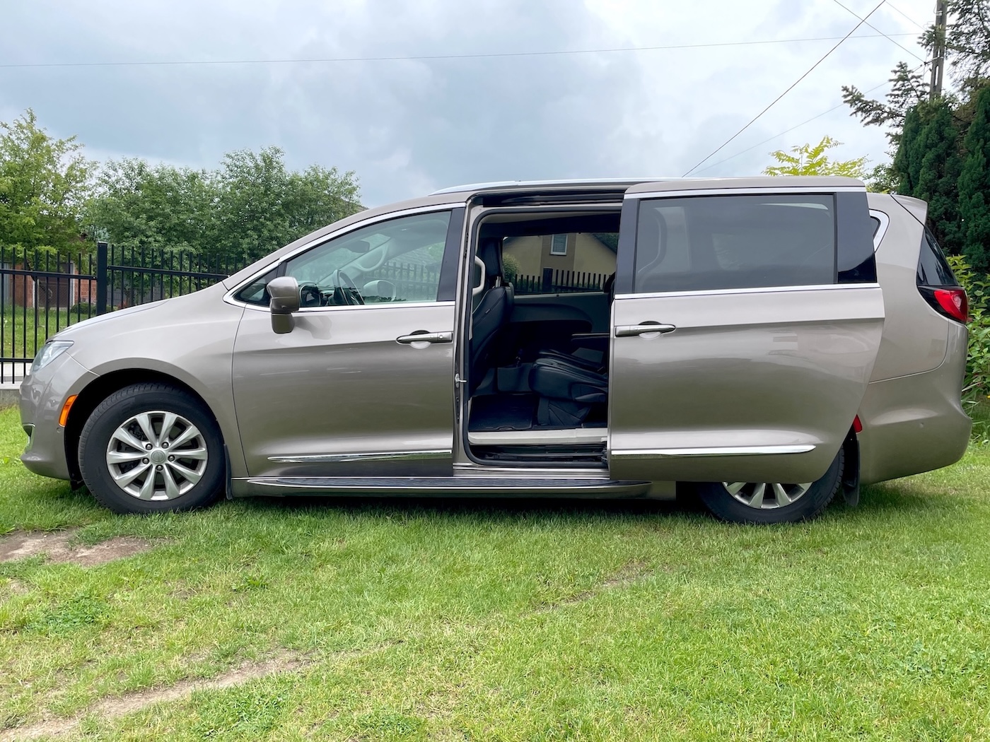 Chrysler Pacifica Touring L Advanced Safety