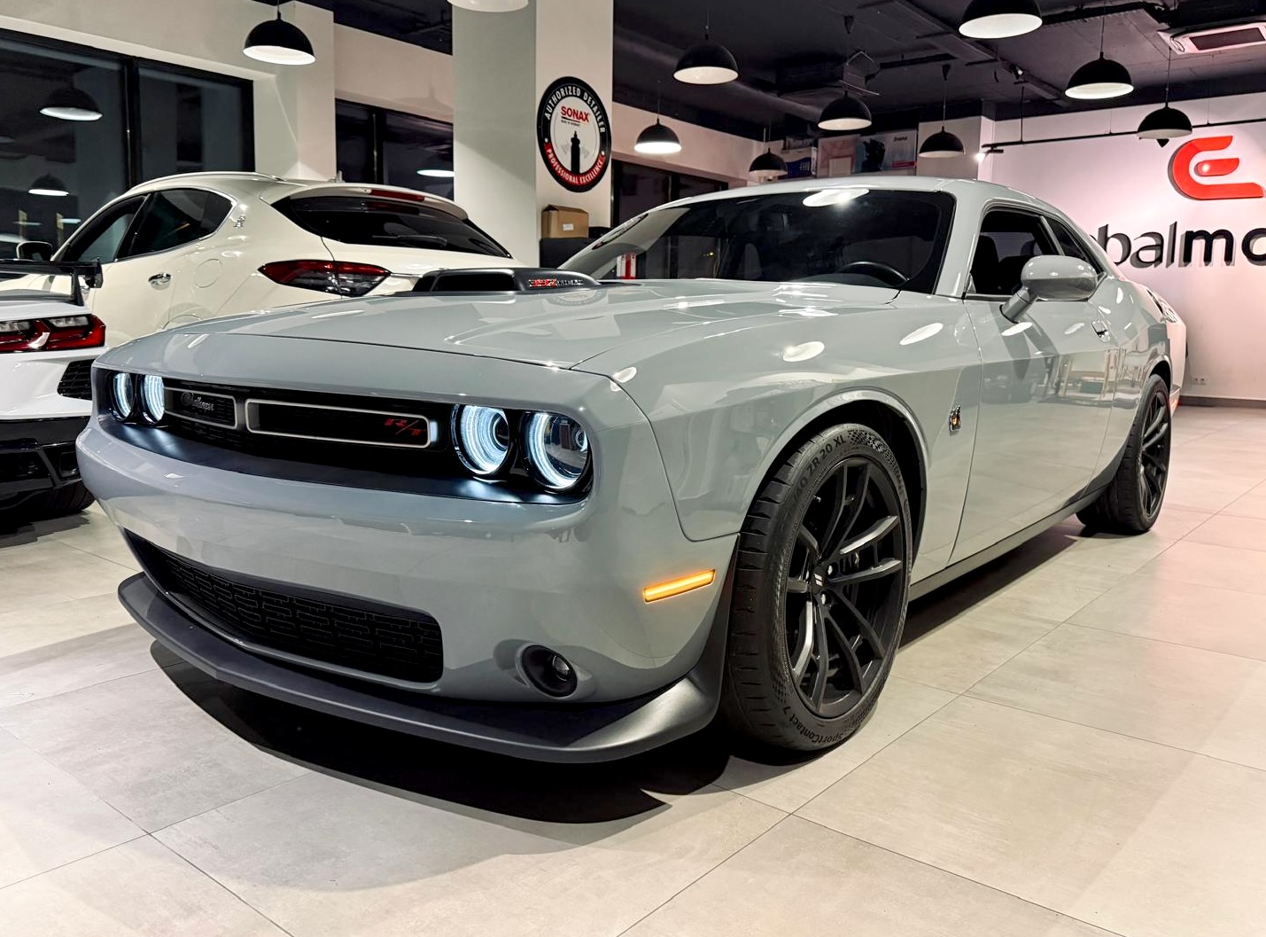 Dodge Challenger R/T 392 Scat Pack Shaker Dynamics
